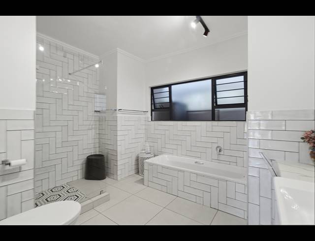 4 BEDROOM APARTMENT FOR SALE IN PALM LAKES ESTATE
